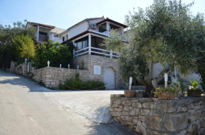Apartments by the sea Necujam, Solta - 16885